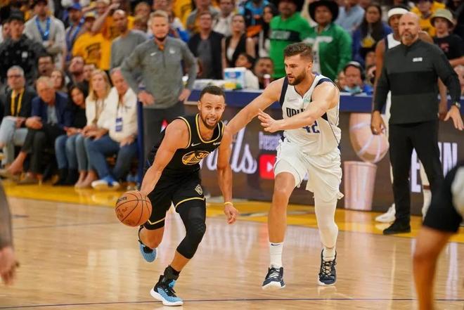 当他在公开 当他在公开