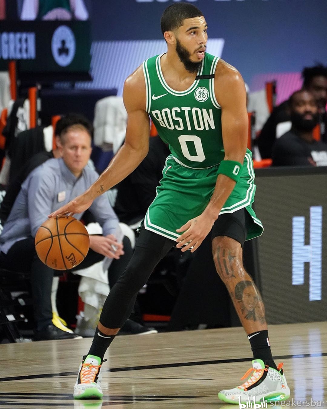 手独家内容 手独家内容